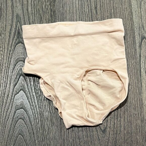 NWOT Skims Seamless Sculpt Mid Waist Brief Nude S/M - Picture 1 of 3